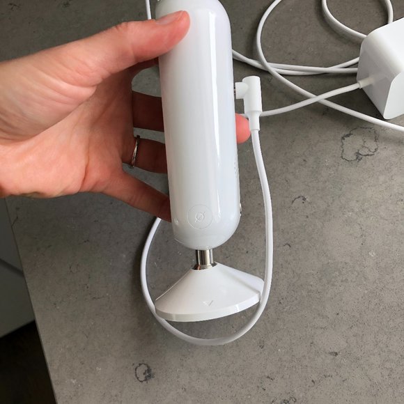 EUC: Amazon Echo Look Styling Assistant - Picture 7 of 11